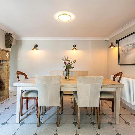 The Belle - A Lovingly Converted Grade II Listed Home From Home In Бейкуел Екстериор снимка