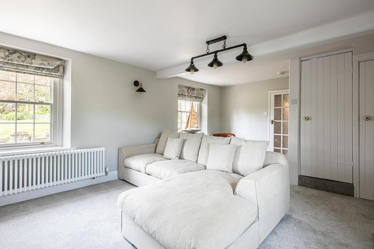 The Belle - A Lovingly Converted Grade II Listed Home From Home In Бейкуел Екстериор снимка