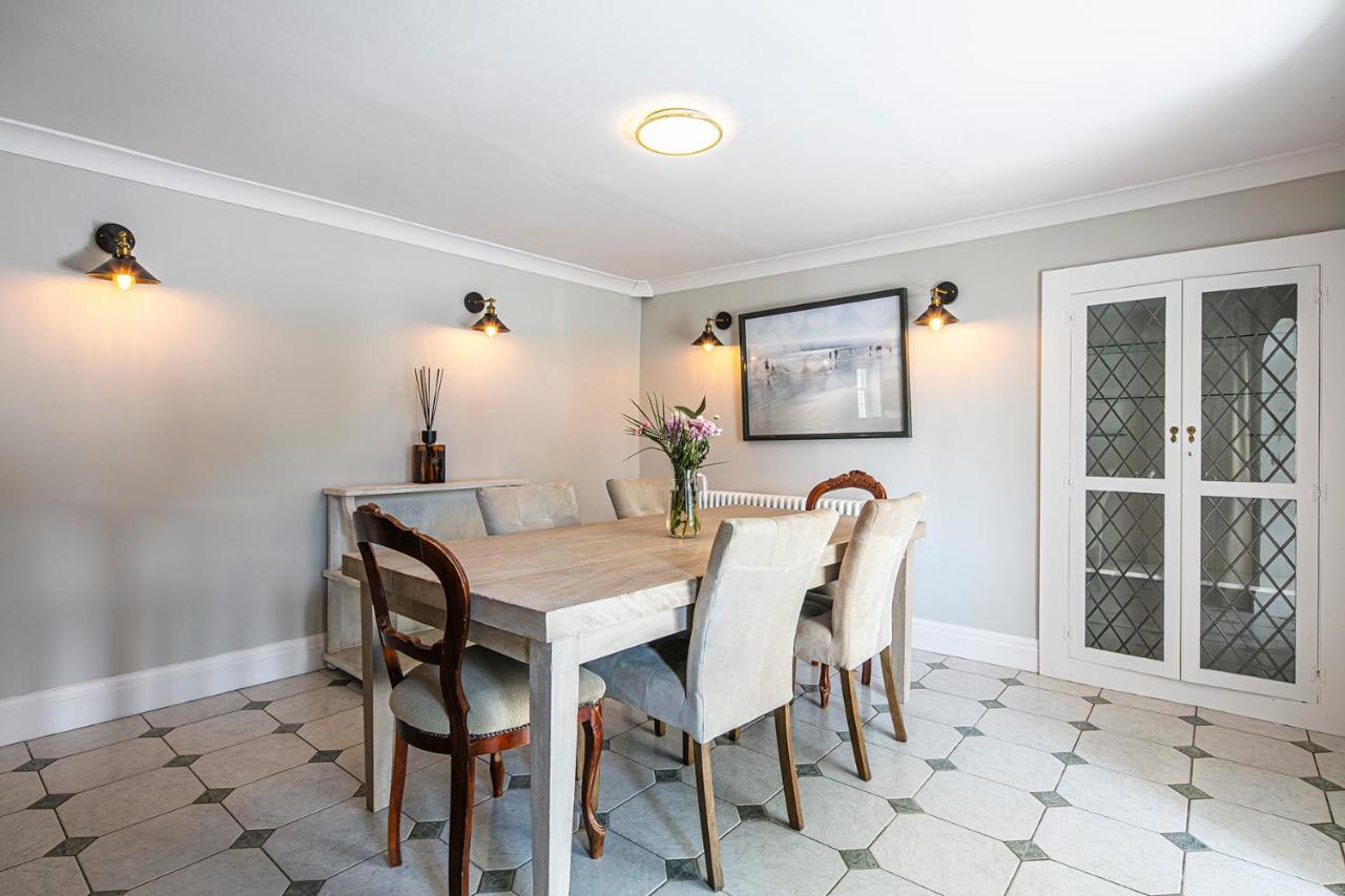 The Belle - A Lovingly Converted Grade II Listed Home From Home In Бейкуел Екстериор снимка