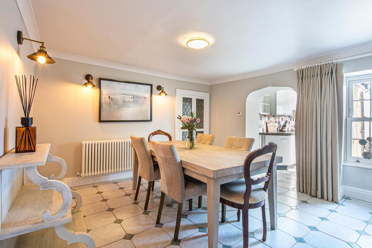 The Belle - A Lovingly Converted Grade II Listed Home From Home In Бейкуел Екстериор снимка